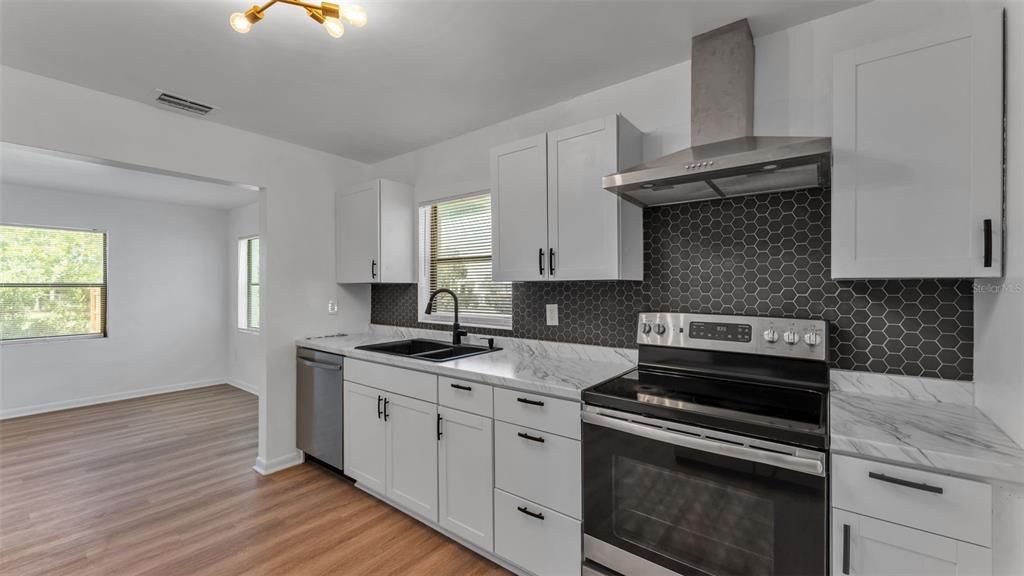 For Sale: $224,900 (3 beds, 1 baths, 875 Square Feet)