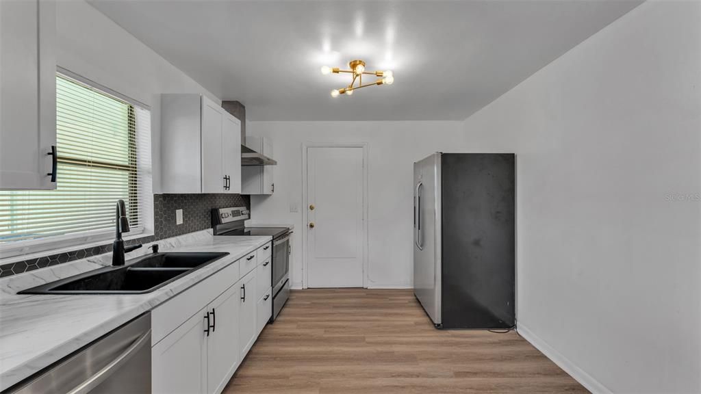 For Sale: $224,900 (3 beds, 1 baths, 875 Square Feet)