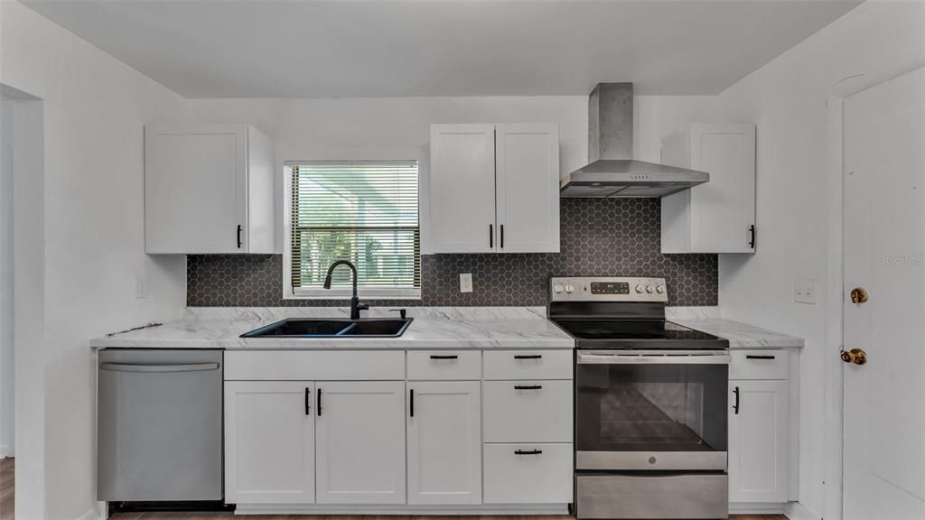 For Sale: $224,900 (3 beds, 1 baths, 875 Square Feet)