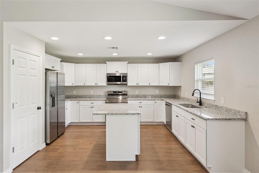 For Rent: $2,100 (3 beds, 2 baths, 1687 Square Feet)