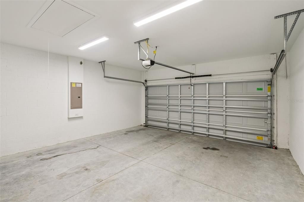 For Rent: $2,100 (3 beds, 2 baths, 1687 Square Feet)