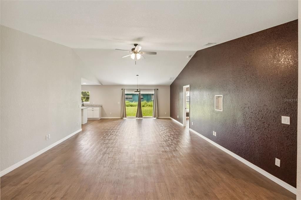 For Rent: $2,100 (3 beds, 2 baths, 1687 Square Feet)