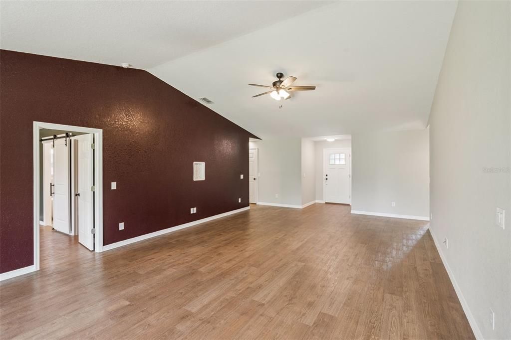 For Rent: $2,100 (3 beds, 2 baths, 1687 Square Feet)