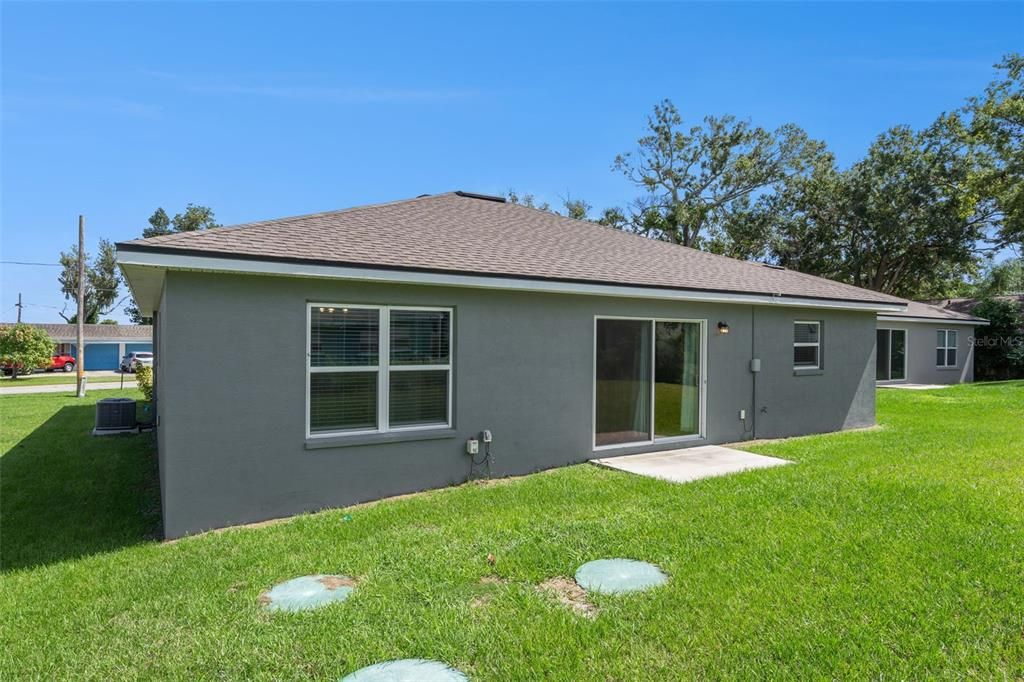 For Rent: $2,100 (3 beds, 2 baths, 1687 Square Feet)