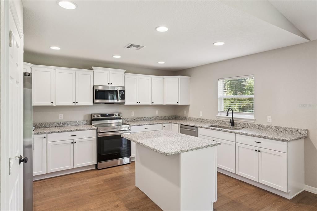 For Rent: $2,100 (3 beds, 2 baths, 1687 Square Feet)