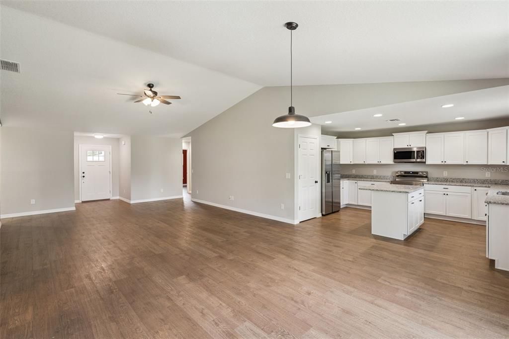 For Rent: $2,100 (3 beds, 2 baths, 1687 Square Feet)