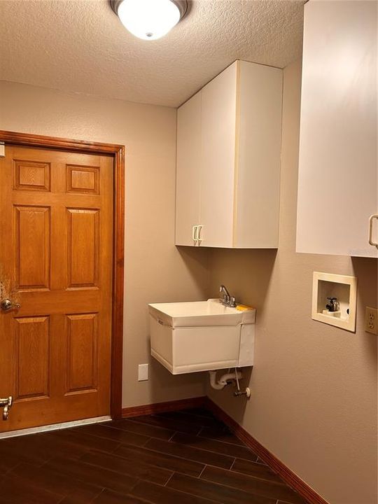 For Rent: $1,900 (3 beds, 2 baths, 1893 Square Feet)