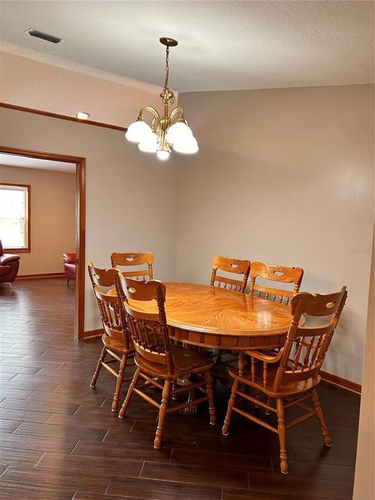 For Rent: $1,900 (3 beds, 2 baths, 1893 Square Feet)