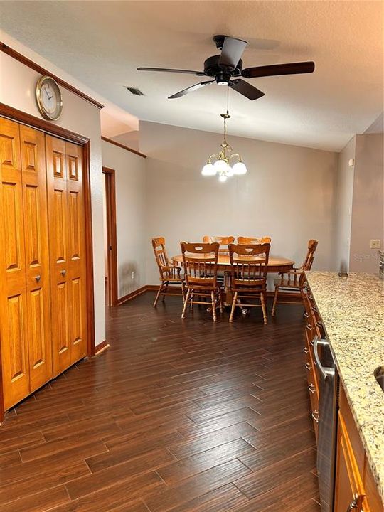 For Rent: $1,900 (3 beds, 2 baths, 1893 Square Feet)