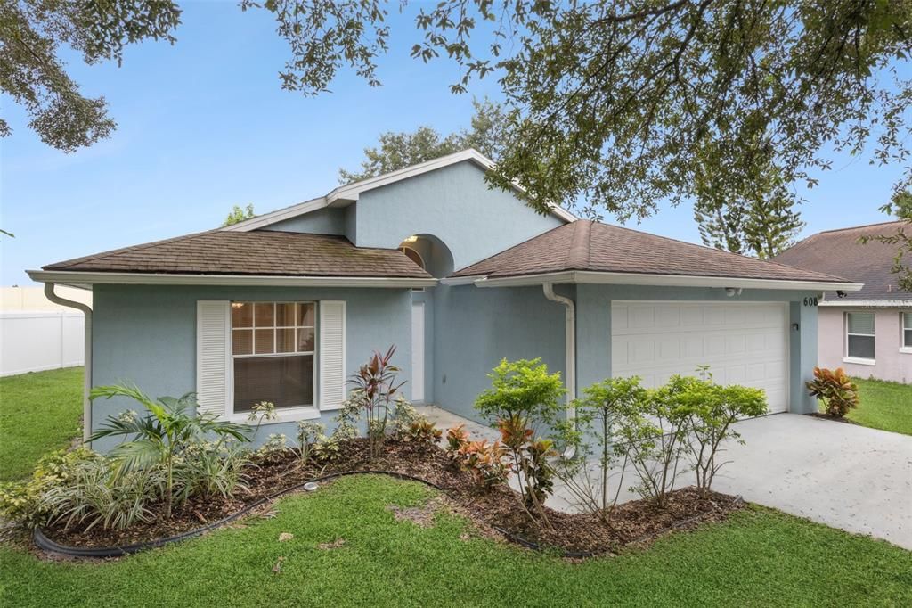 Active With Contract: $380,000 (3 beds, 2 baths, 1398 Square Feet)