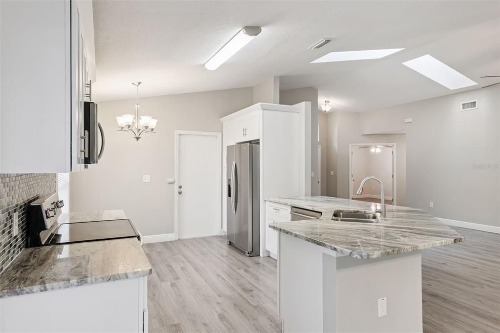 Active With Contract: $380,000 (3 beds, 2 baths, 1398 Square Feet)