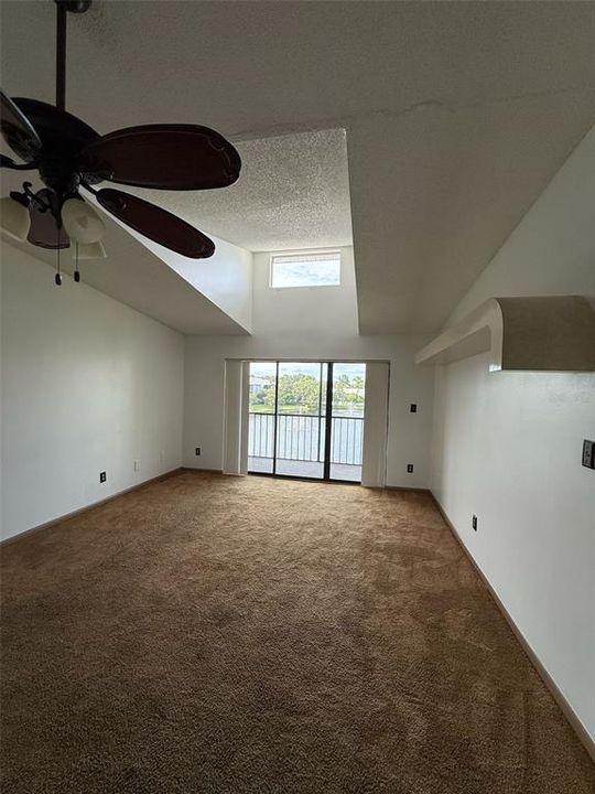 出租: $1,550 (2 贝兹, 2 浴室, 975 平方英尺)