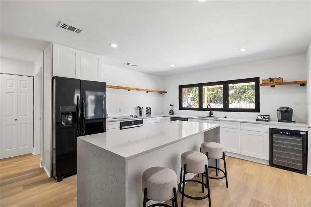 For Sale: $515,000 (5 beds, 3 baths, 1828 Square Feet)