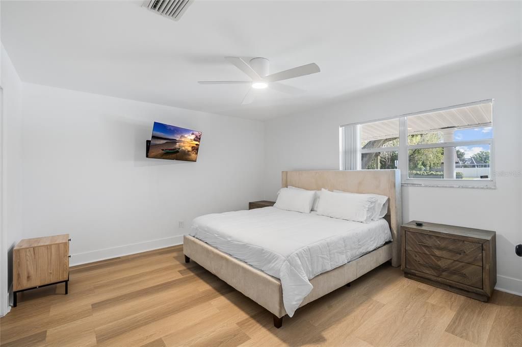 For Sale: $515,000 (5 beds, 3 baths, 1828 Square Feet)