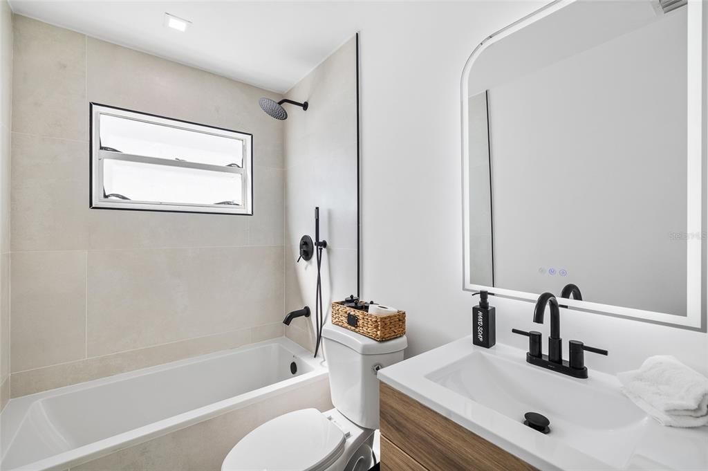 For Sale: $515,000 (5 beds, 3 baths, 1828 Square Feet)