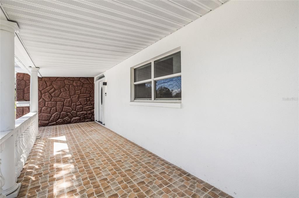 For Sale: $515,000 (5 beds, 3 baths, 1828 Square Feet)