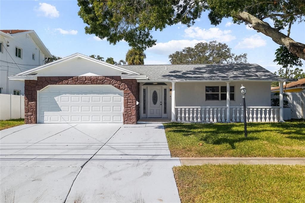 For Sale: $515,000 (5 beds, 3 baths, 1828 Square Feet)