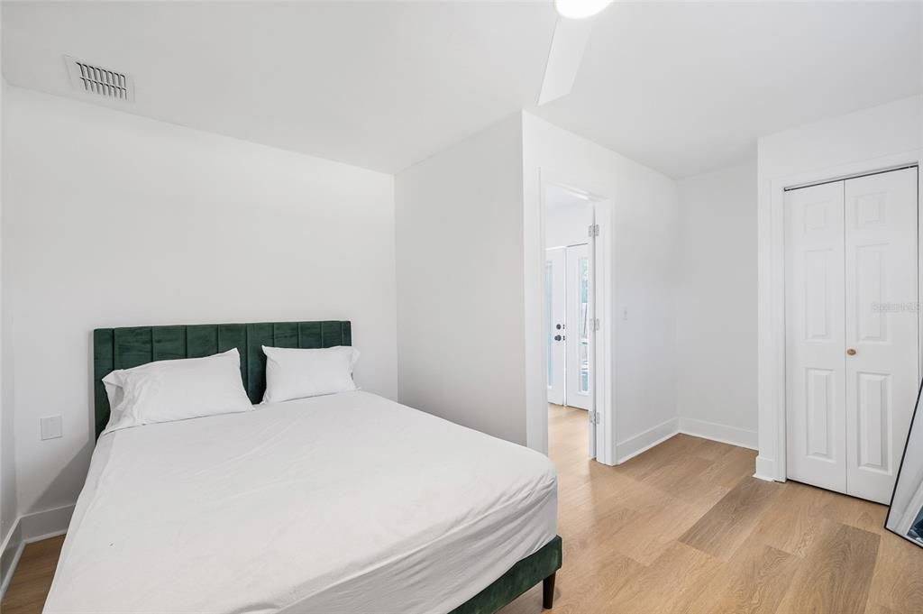 For Sale: $515,000 (5 beds, 3 baths, 1828 Square Feet)