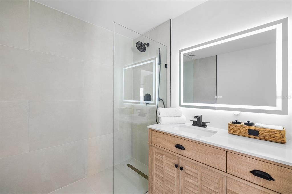 For Sale: $515,000 (5 beds, 3 baths, 1828 Square Feet)