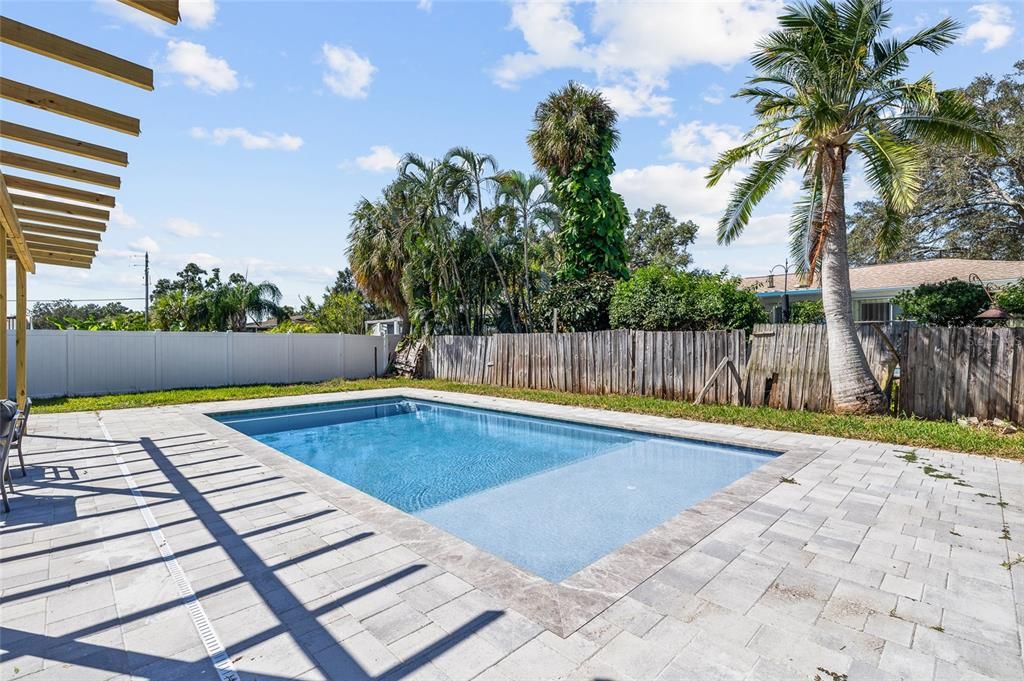 For Sale: $515,000 (5 beds, 3 baths, 1828 Square Feet)