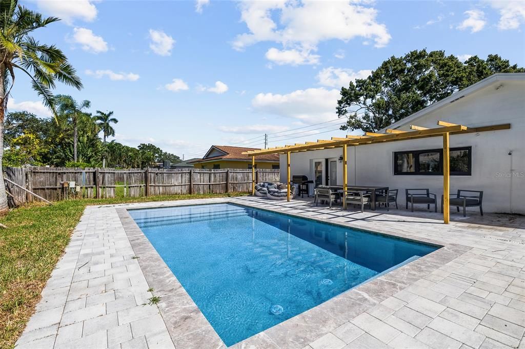 For Sale: $515,000 (5 beds, 3 baths, 1828 Square Feet)