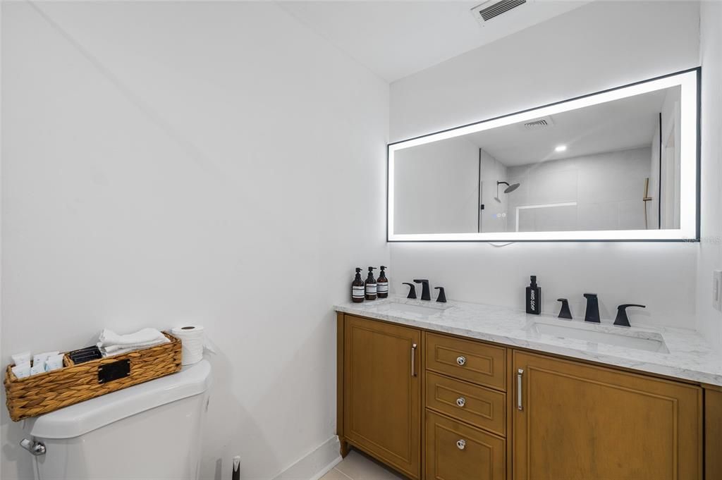 For Sale: $515,000 (5 beds, 3 baths, 1828 Square Feet)