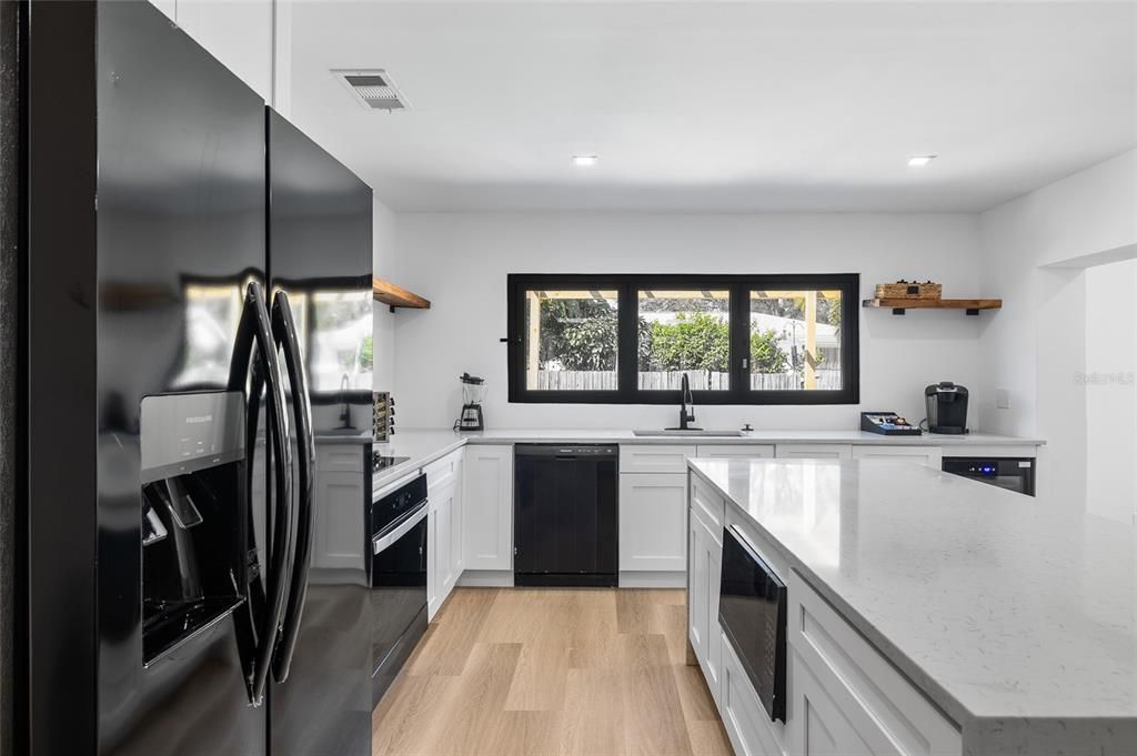 For Sale: $515,000 (5 beds, 3 baths, 1828 Square Feet)