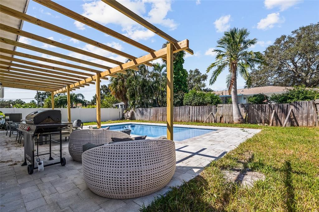 For Sale: $515,000 (5 beds, 3 baths, 1828 Square Feet)