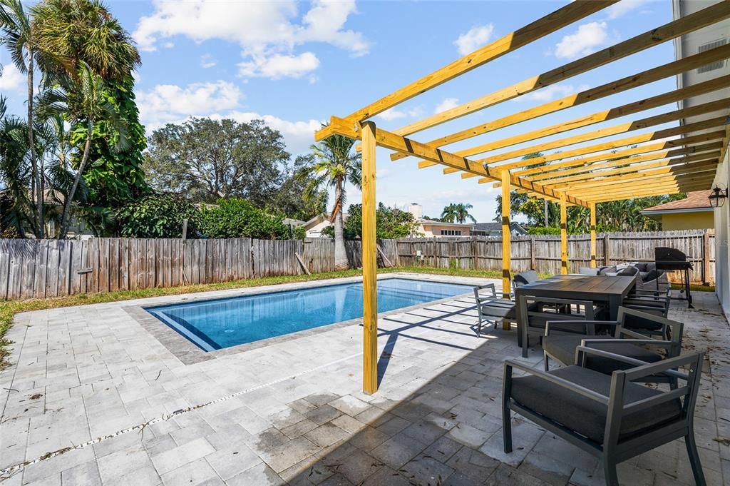 For Sale: $515,000 (5 beds, 3 baths, 1828 Square Feet)