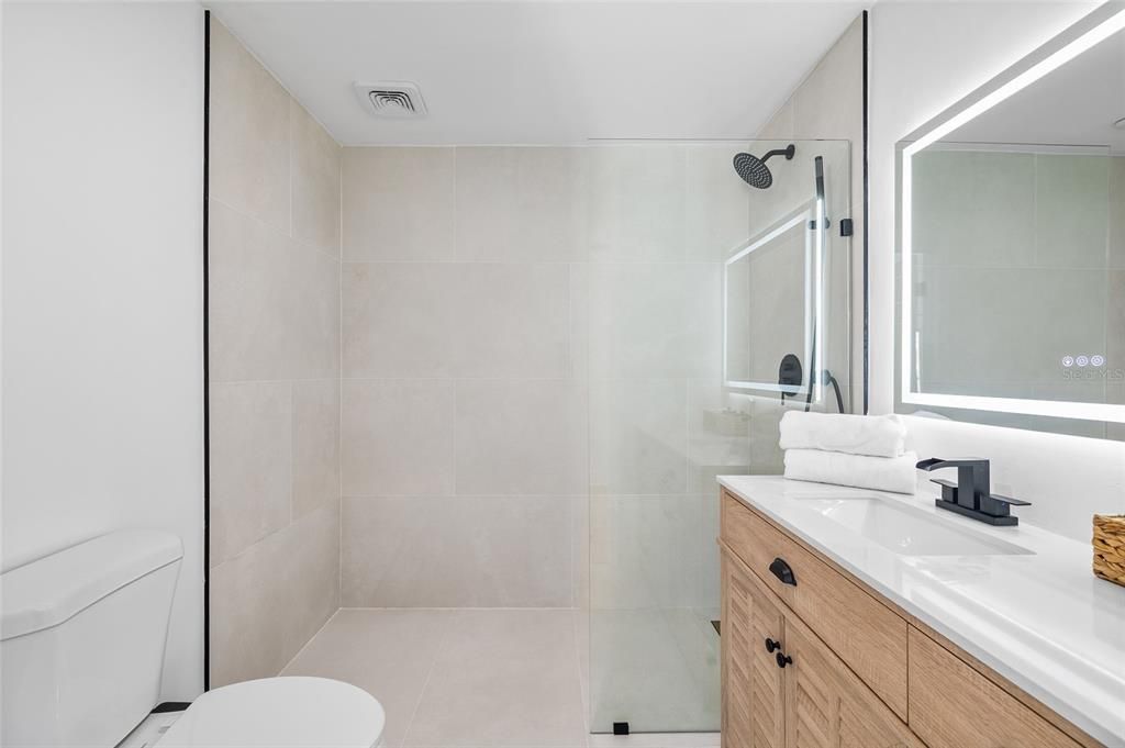 For Sale: $515,000 (5 beds, 3 baths, 1828 Square Feet)