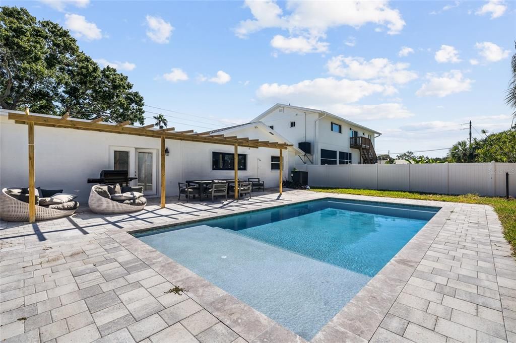 For Sale: $515,000 (5 beds, 3 baths, 1828 Square Feet)