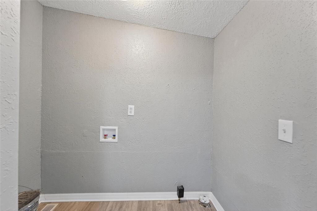 En Renta: $1,700 (3 camas, 2 baños, 1200 Pies cuadrados)