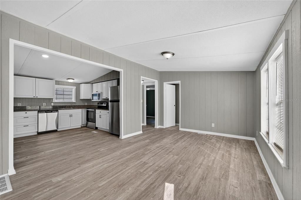 En Renta: $1,700 (3 camas, 2 baños, 1200 Pies cuadrados)