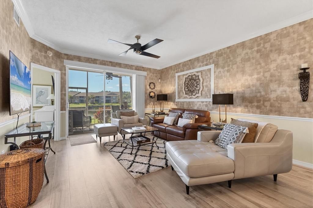 Под контрактом: $324,900 (2 спален, 2 ванн, 1433 Квадратных фут)