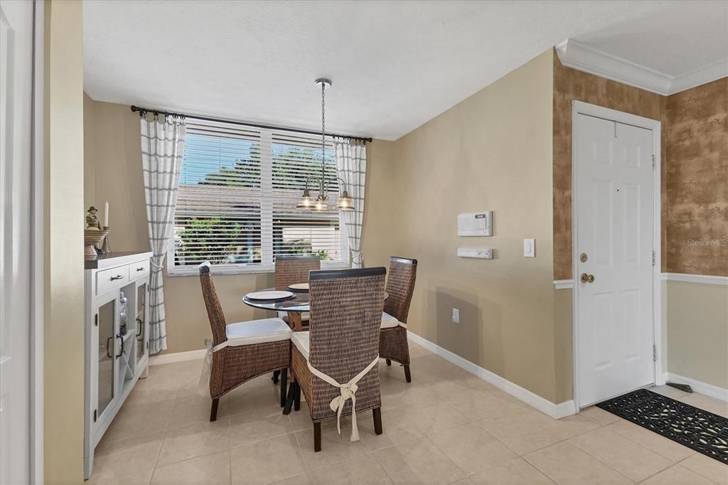 Под контрактом: $324,900 (2 спален, 2 ванн, 1433 Квадратных фут)