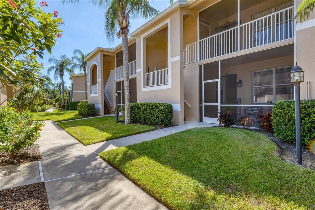 Под контрактом: $324,900 (2 спален, 2 ванн, 1433 Квадратных фут)