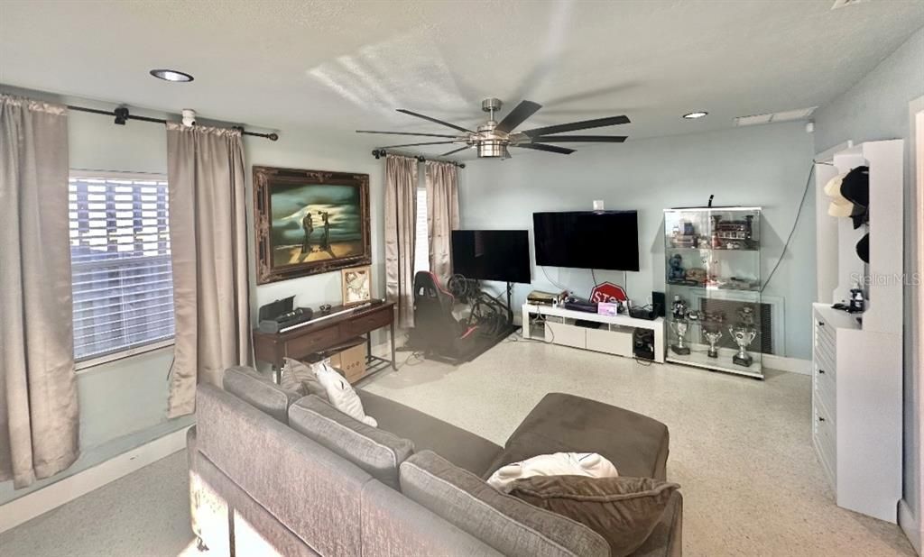 For Sale: $635,000 (4 beds, 2 baths, 1907 Square Feet)