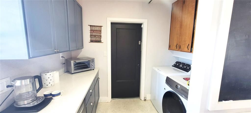 For Sale: $635,000 (4 beds, 2 baths, 1907 Square Feet)