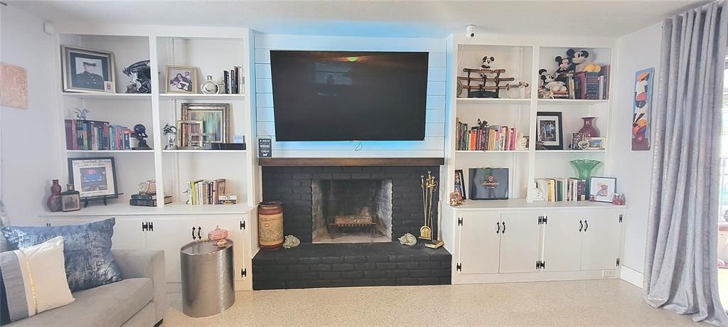 For Sale: $635,000 (4 beds, 2 baths, 1907 Square Feet)