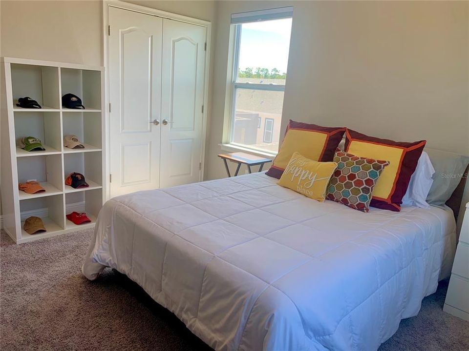 出租: $1,949 (1 贝兹, 1 浴室, 850 平方英尺)