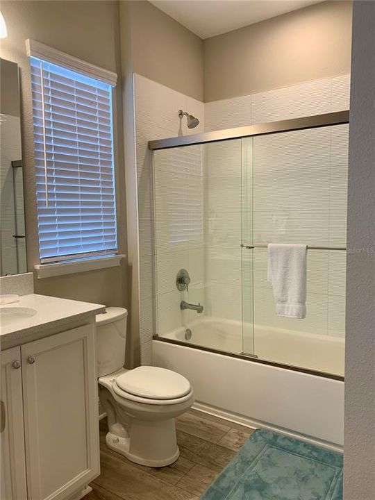 出租: $1,949 (1 贝兹, 1 浴室, 850 平方英尺)