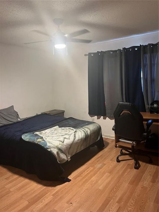 For Sale: $100,000 (2 beds, 1 baths, 899 Square Feet)