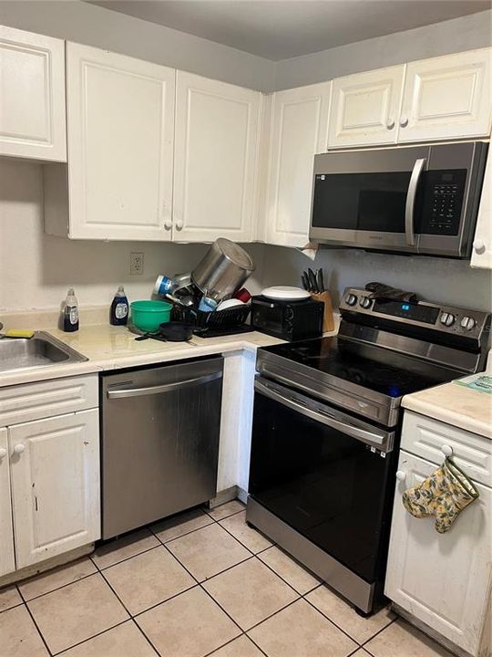 For Sale: $100,000 (2 beds, 1 baths, 899 Square Feet)