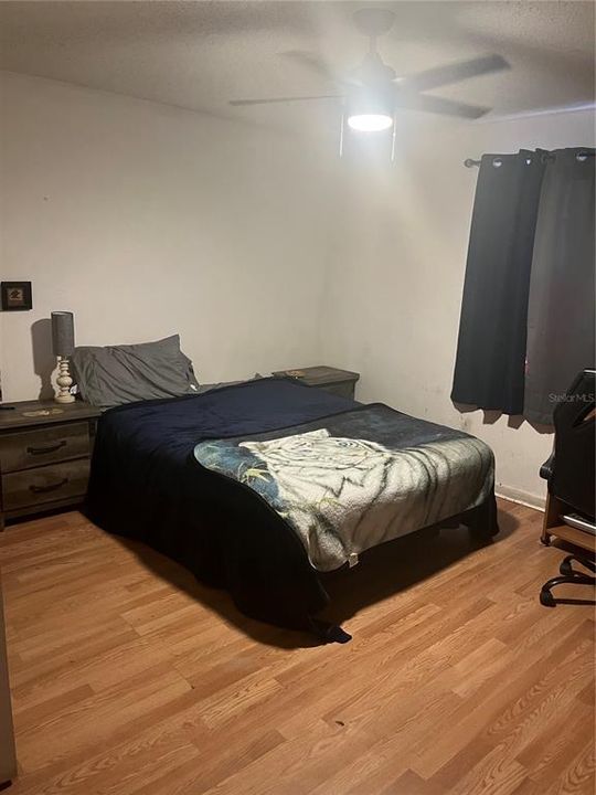 For Sale: $100,000 (2 beds, 1 baths, 899 Square Feet)