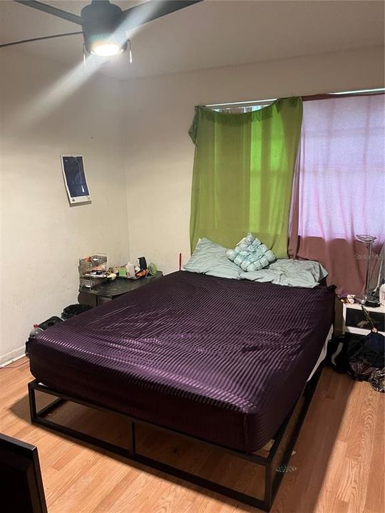 For Sale: $100,000 (2 beds, 1 baths, 899 Square Feet)