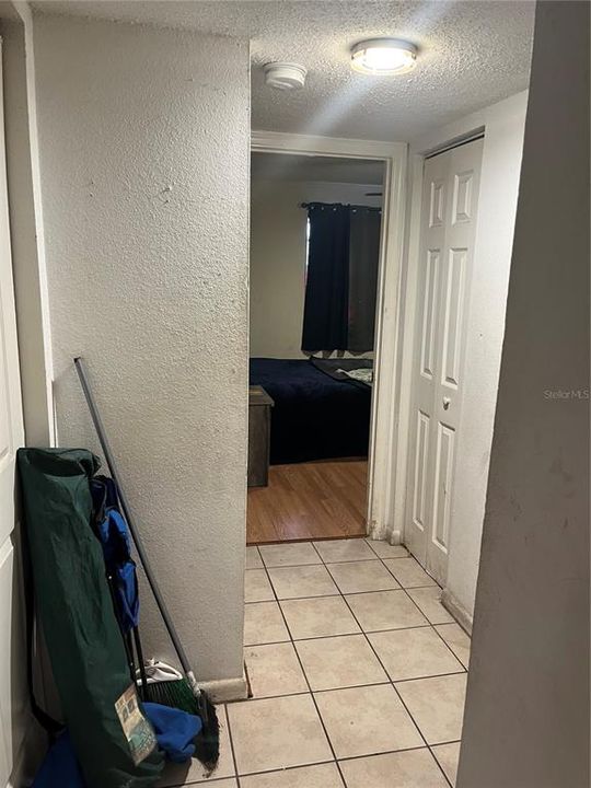For Sale: $100,000 (2 beds, 1 baths, 899 Square Feet)