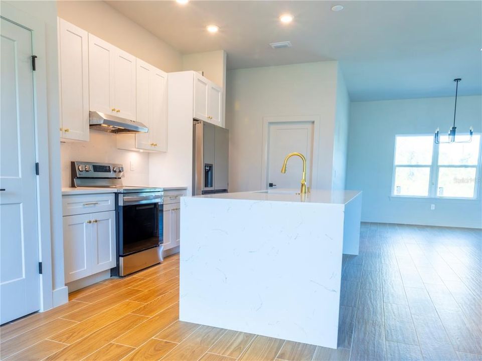 For Rent: $2,498 (3 beds, 2 baths, 1850 Square Feet)