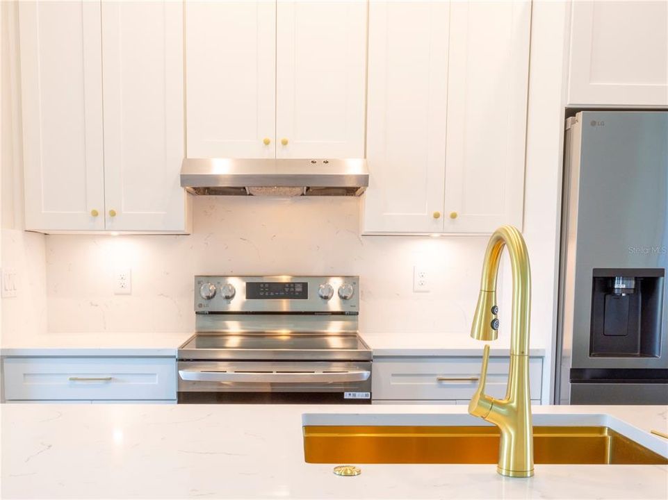 For Rent: $2,498 (3 beds, 2 baths, 1850 Square Feet)