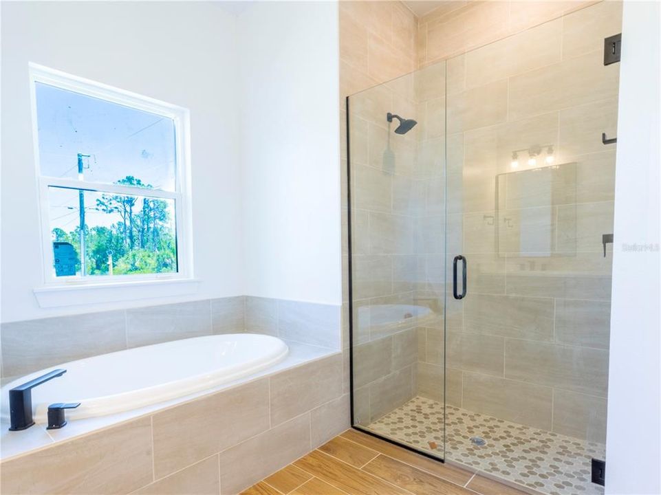 For Rent: $2,498 (3 beds, 2 baths, 1850 Square Feet)