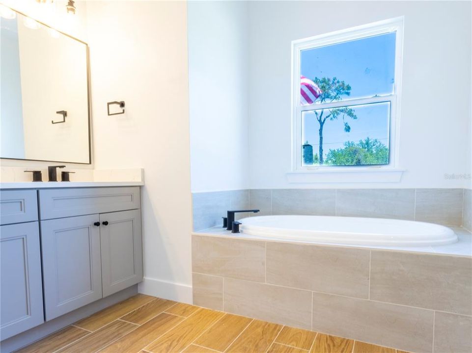 For Rent: $2,498 (3 beds, 2 baths, 1850 Square Feet)